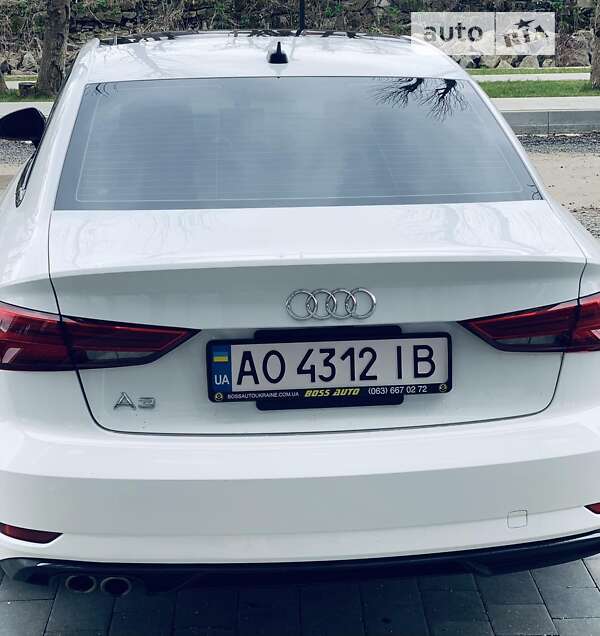 Седан Audi A3 2019 в Сваляве