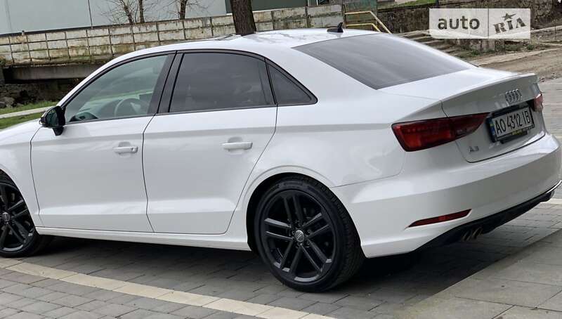 Седан Audi A3 2019 в Сваляве