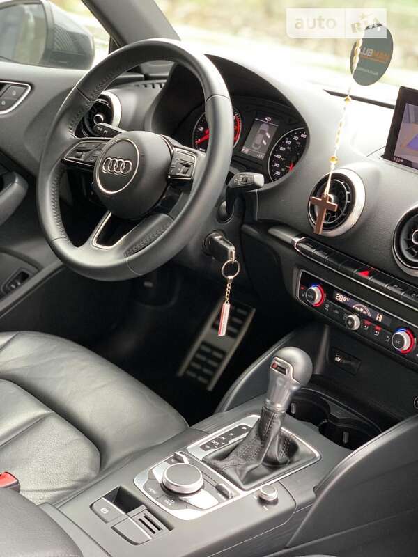 Седан Audi A3 2019 в Сваляве