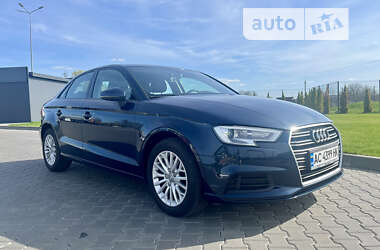 Седан Audi A3 2018 в Луцке