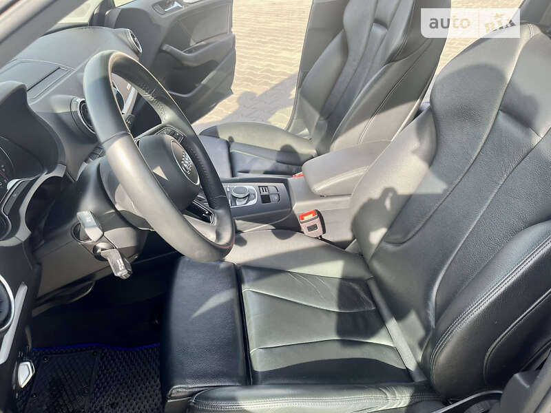 Седан Audi A3 2018 в Луцке