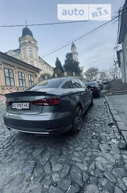 Седан Audi A3 2017 в Ужгороде