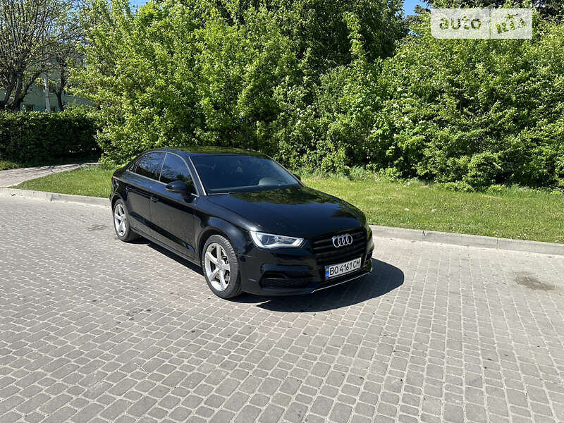 Седан Audi A3 2015 в Львові