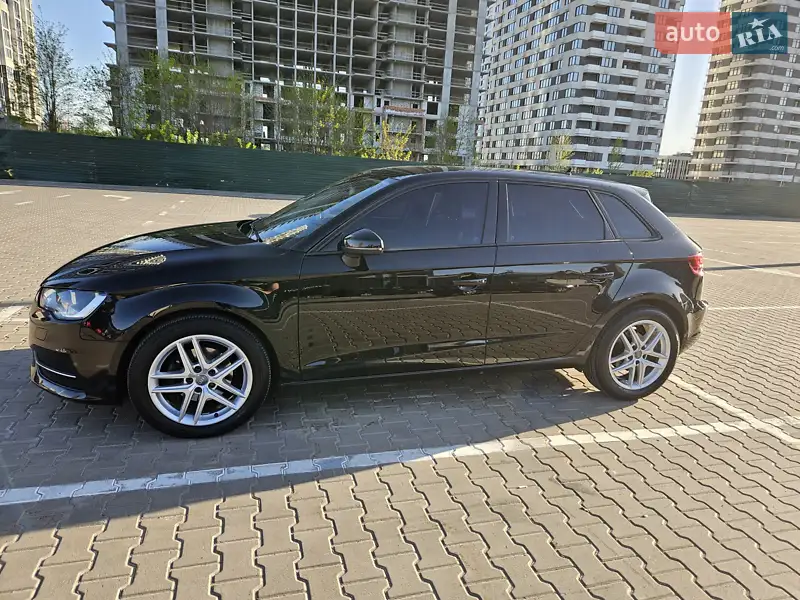 Хэтчбек Audi A3 2014 в 