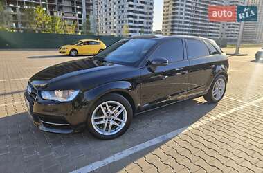 Хэтчбек Audi A3 2014 в 