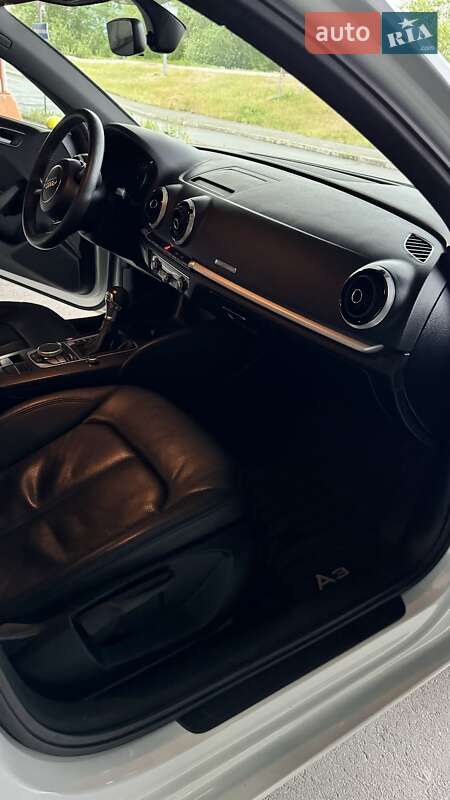 Седан Audi A3 2016 в Львове