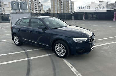 Хэтчбек Audi A3 2017 в Киеве