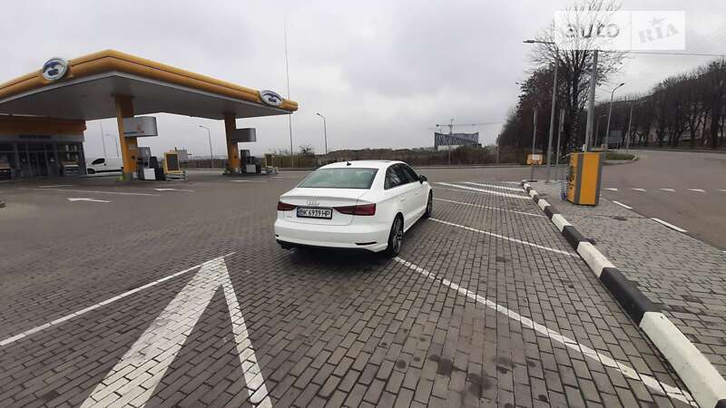 Седан Audi A3 2019 в Ровно
