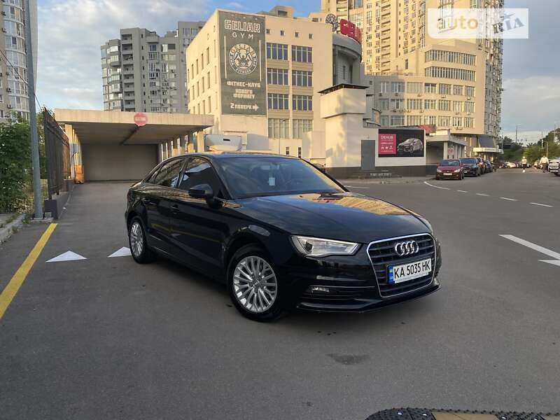 Седан Audi A3 2016 в Киеве