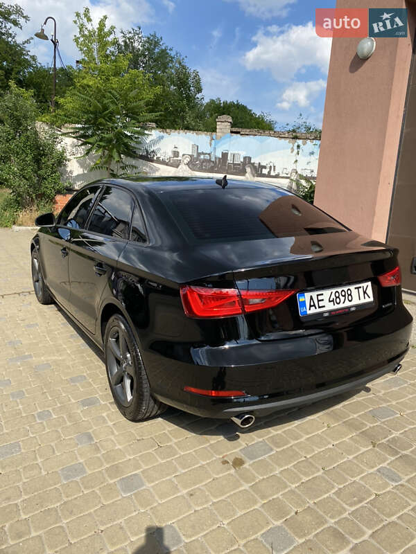 Седан Audi A3 2015 в Дніпрі