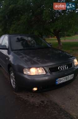 Хэтчбек Audi A3 2002 в 
