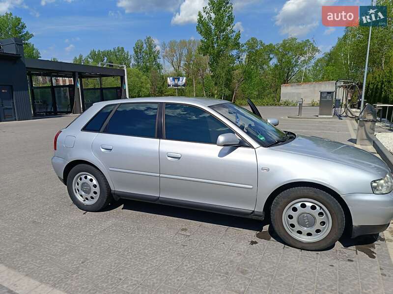 Хэтчбек Audi A3 2002 в Надворной