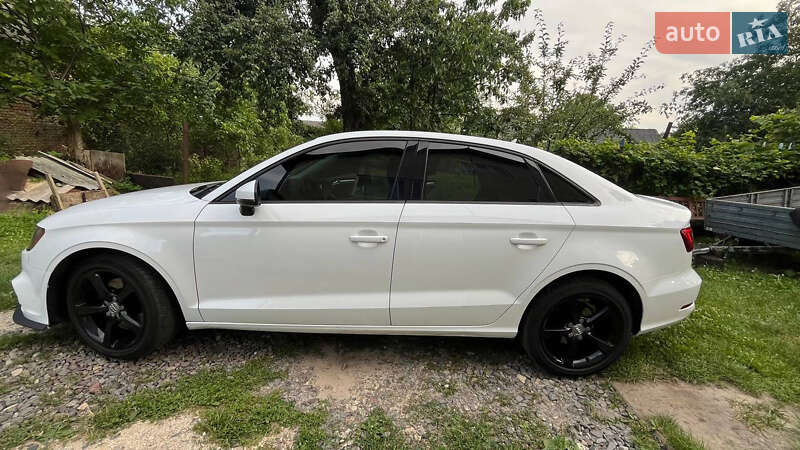 Седан Audi A3 2015 в Золочеве