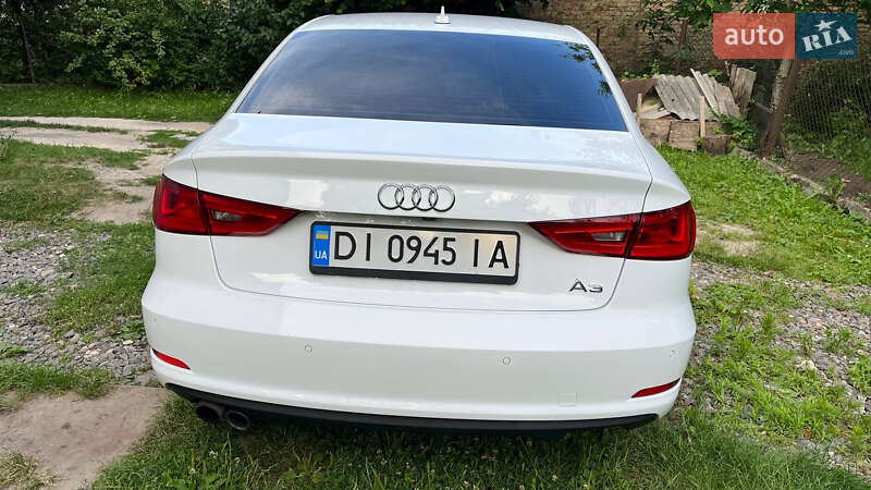 Седан Audi A3 2015 в Золочеве