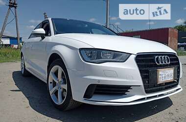 Седан Audi A3 2015 в Шепетовке