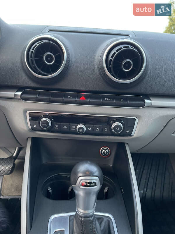 Седан Audi A3 2015 в Львові