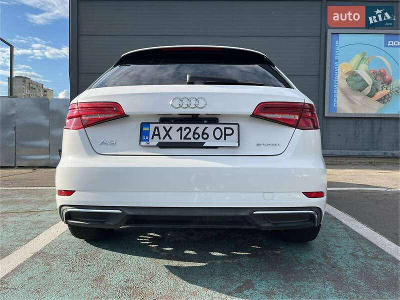 Хэтчбек Audi A3 2016 в Харькове