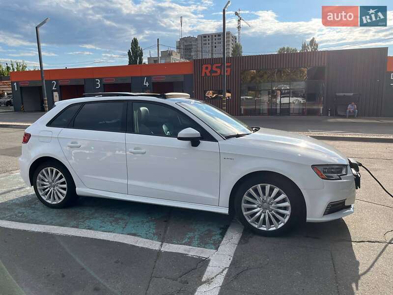 Хэтчбек Audi A3 2016 в Харькове