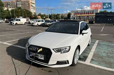 Хэтчбек Audi A3 2016 в 