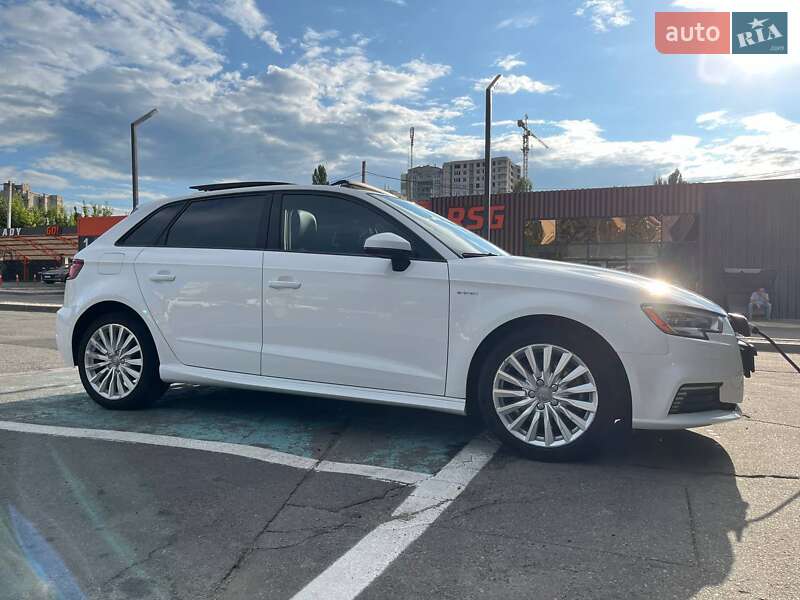 Хэтчбек Audi A3 2016 в Харькове