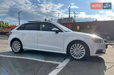 Хэтчбек Audi A3 2016 в 