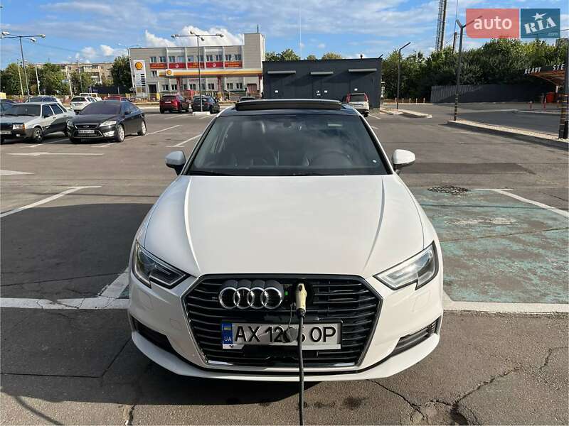 Хэтчбек Audi A3 2016 в Харькове