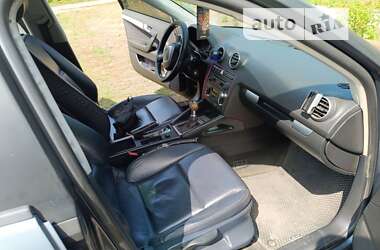 Хэтчбек Audi A3 2004 в 