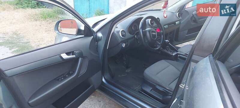Хэтчбек Audi A3 2010 в Синельниково