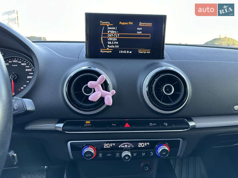 Седан Audi A3 2016 в Ужгороде