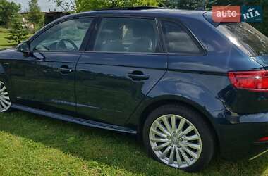 Хэтчбек Audi A3 2017 в 