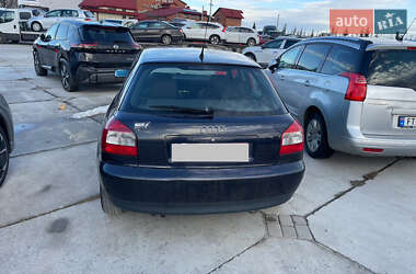 Хэтчбек Audi A3 2000 в 