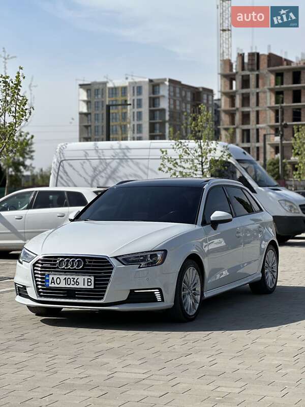 Хэтчбек Audi A3 2016 в Киеве