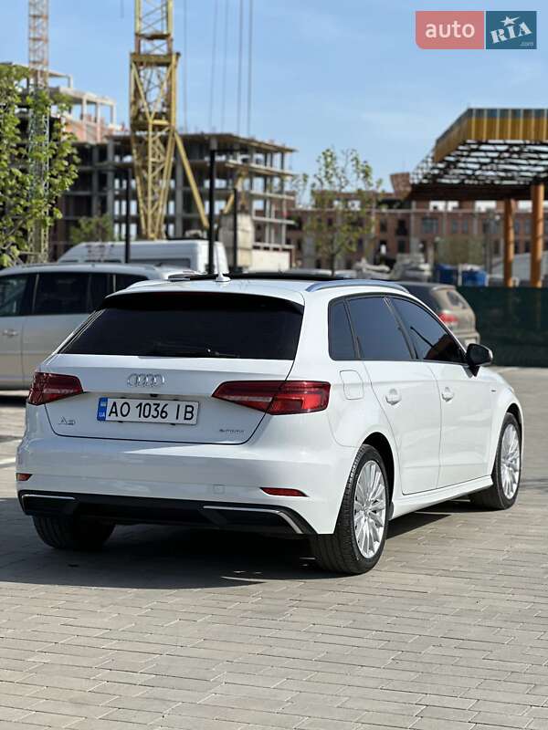 Хэтчбек Audi A3 2016 в Киеве