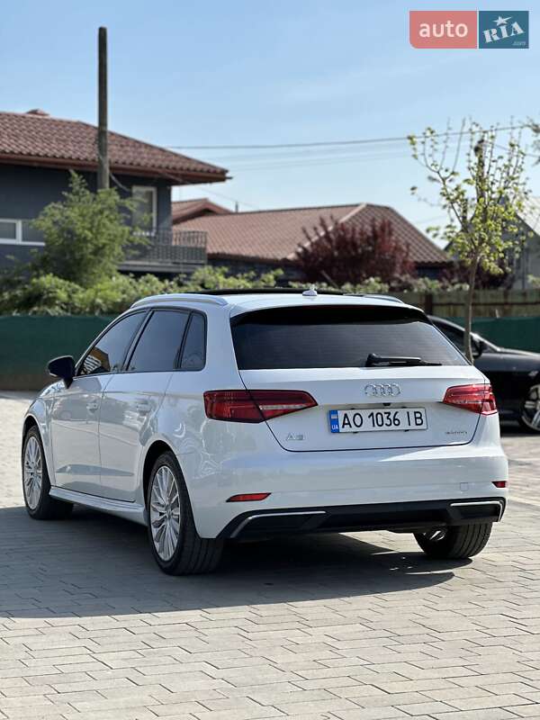 Хэтчбек Audi A3 2016 в Киеве