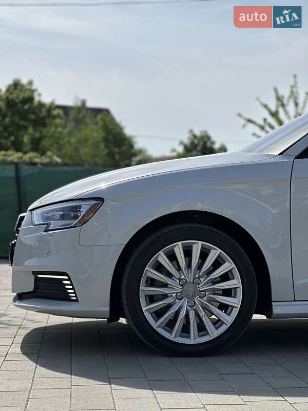 Хэтчбек Audi A3 2016 в Киеве