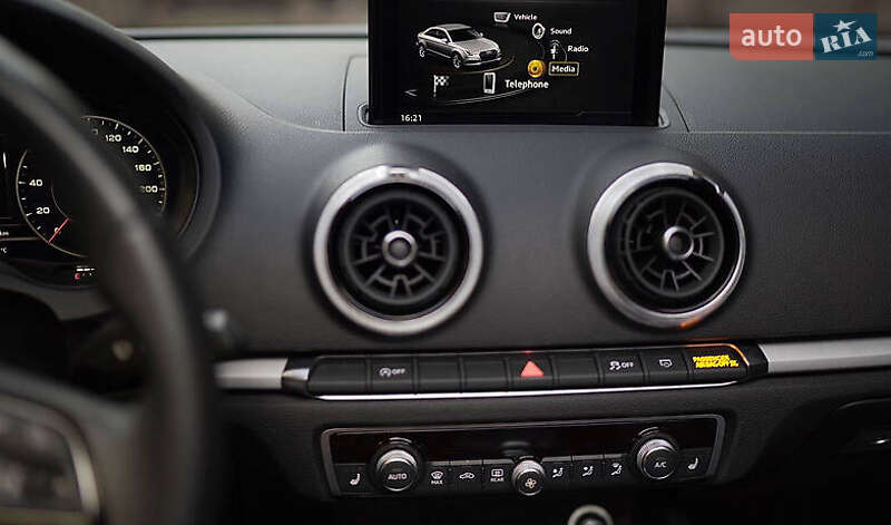 Седан Audi A3 2018 в Львове