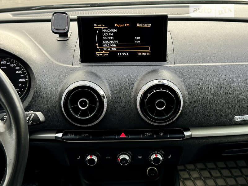 Хэтчбек Audi A3 2016 в Киеве