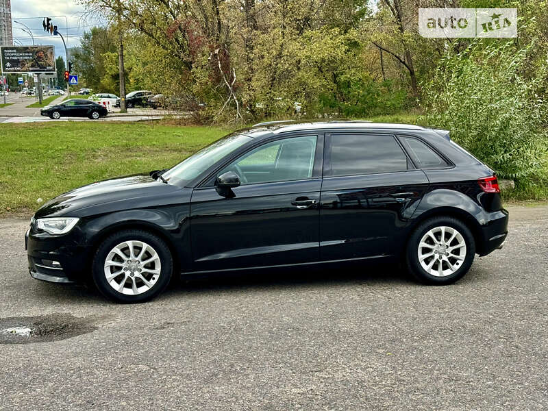 Хэтчбек Audi A3 2016 в Киеве
