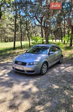 Хэтчбек Audi A3 2004 в 
