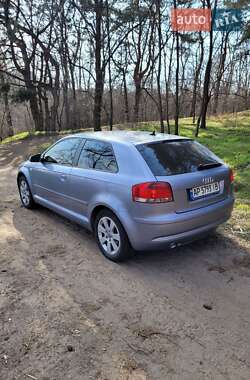 Хэтчбек Audi A3 2004 в 