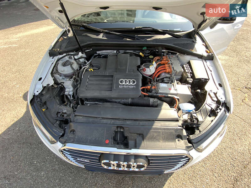 Хэтчбек Audi A3 2015 в Киеве