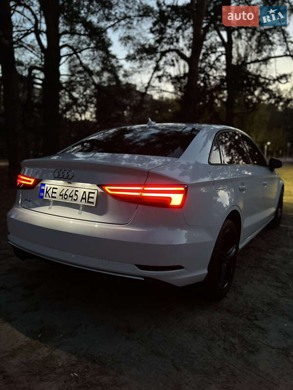 Седан Audi A3 2017 в Днепре
