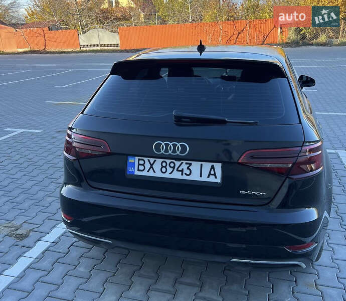 Хэтчбек Audi A3 2016 в Хмельницком