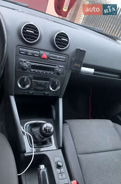 Хэтчбек Audi A3 2004 в 