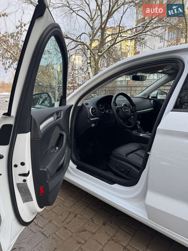 Седан Audi A3 2016 в Івано-Франківську