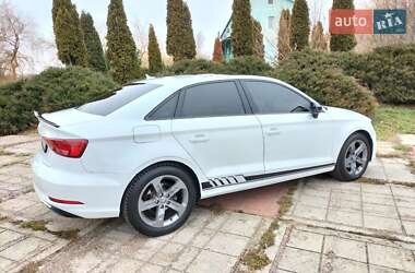 Седан Audi A3 2016 в Джулинці