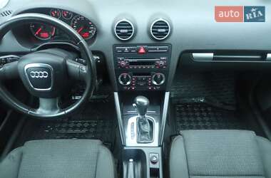 Хэтчбек Audi A3 2006 в 