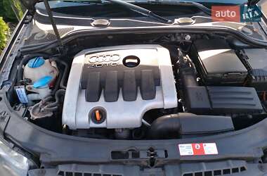 Хэтчбек Audi A3 2004 в 