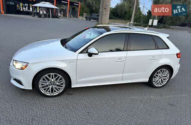 Хэтчбек Audi A3 2017 в 