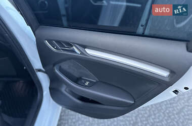 Хэтчбек Audi A3 2017 в 